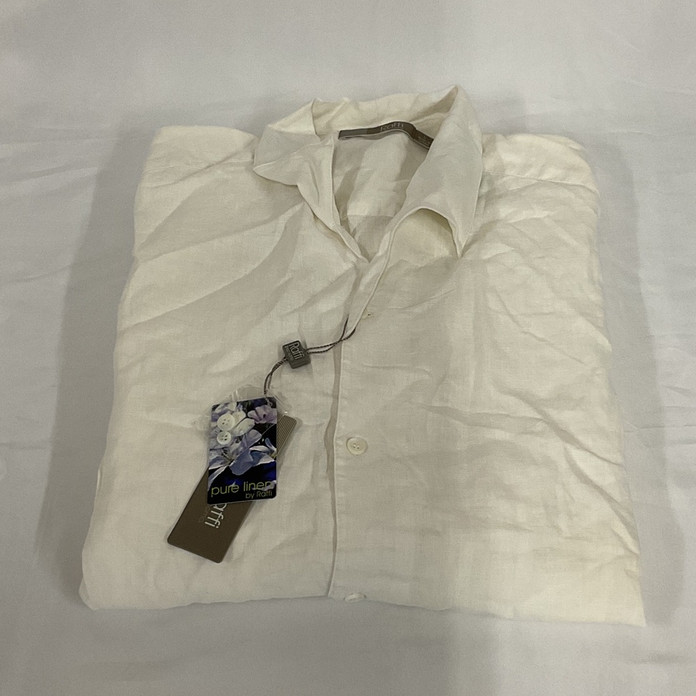 NWT Woman’s long sleeve button down Raffi shirt